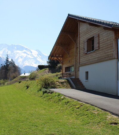 Claire et Benjamin : vue sur le Mont-Blanc